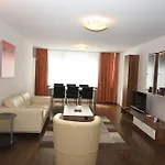 Stylish 2br Near - Flower 3 شقة *