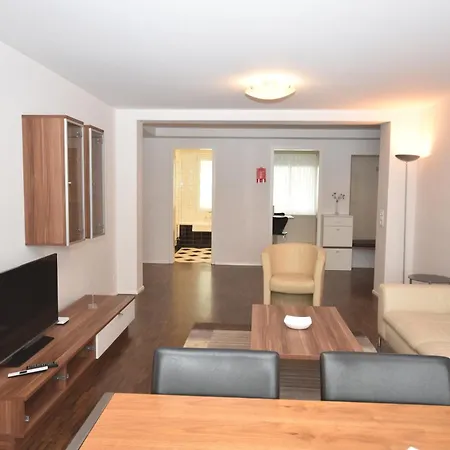 Apartment Stylish 2br Near - Flower 3 *