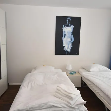 Apartment Stylish 2br Near - Flower 3